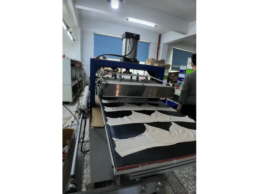 Precision cutting for seamless lingerie production