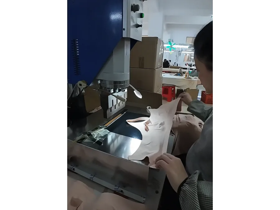 Seamless bonding process for lingerie manufacturing